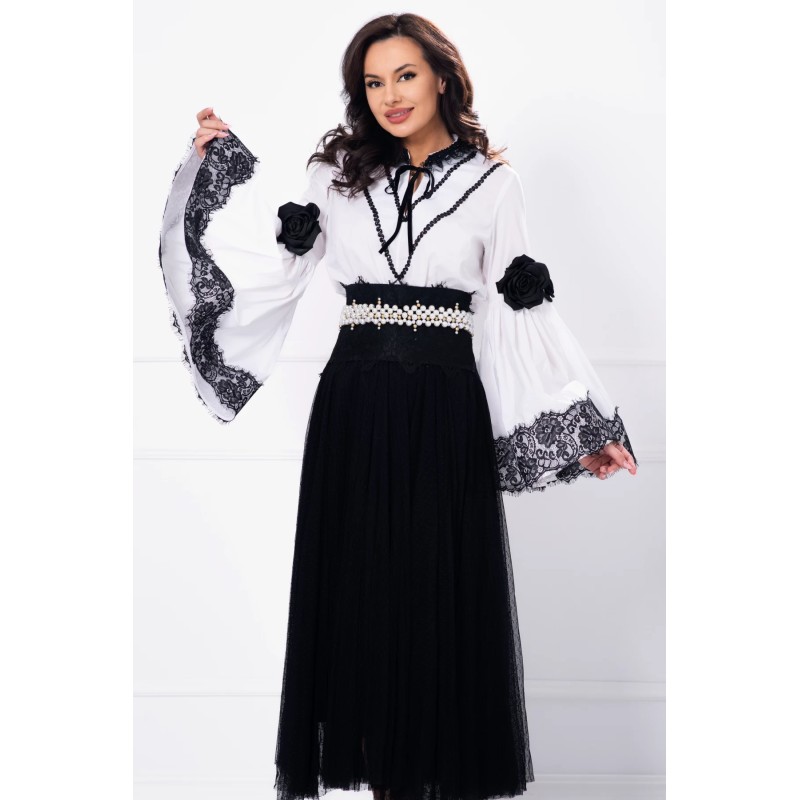 Elizabeth Roses - Camasa eleganta de inspiratie traditionala cu maneci tip clopot si broderie neagra