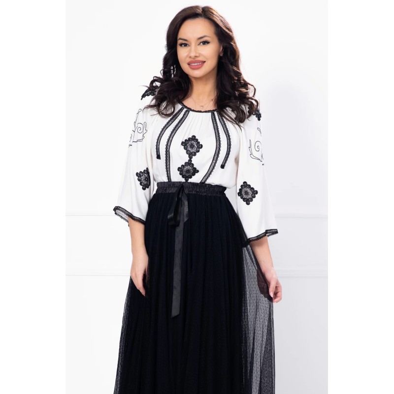 Bluza alba tip ie din vascoza cu broderie traditionala neagra