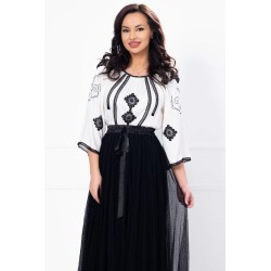 Bluza alba tip ie din vascoza cu broderie traditionala neagra