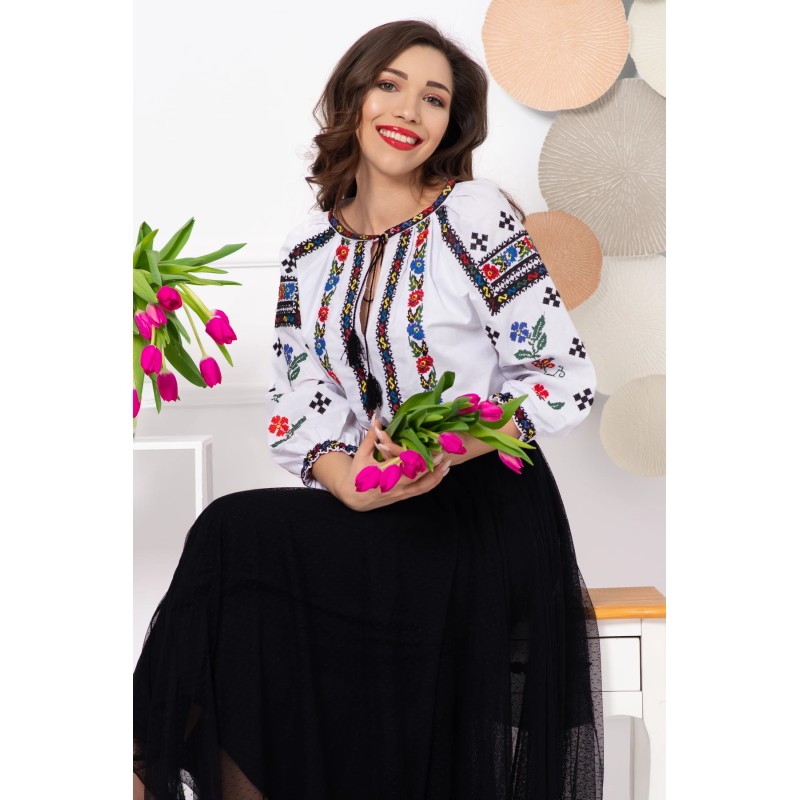 Ie dama traditionala Felicia din bumbac cu simbolul crucii si broderie florala