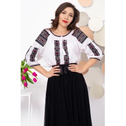 Ie traditionala alba Cecilia cu broderie cu motivul crucii si maneca trei sferturi