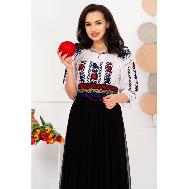 Ie brodata cu trandafiri Debora alba din bumbac