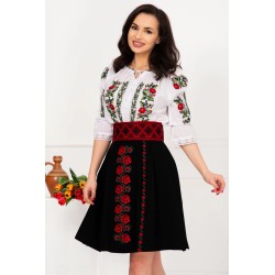 Ie brodata traditionala Tamara cu motivul trandafirului