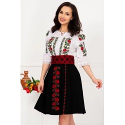 Ie brodata traditionala Tamara cu motivul trandafirului