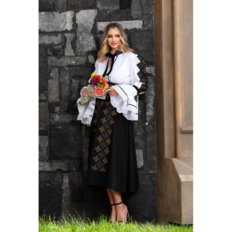 Camasa Romaneasca cu broderii stilizate