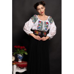 Ie traditionala alba Stefania cu maneci perforate si broderie florala