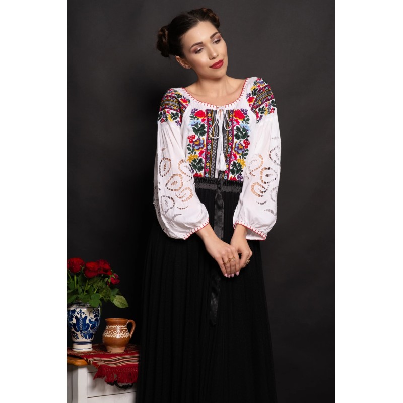 Ie dama alba Stefania cu broderie florala traditionala