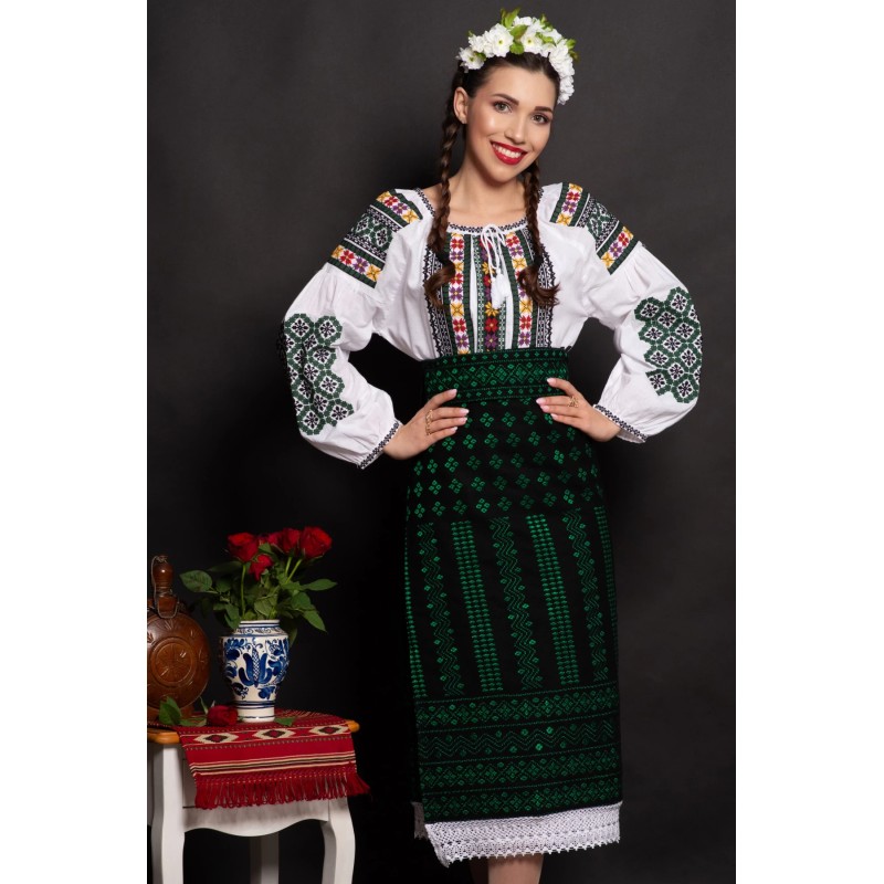 Ie traditionala alba Rebeca brodata cu simbolul stelei