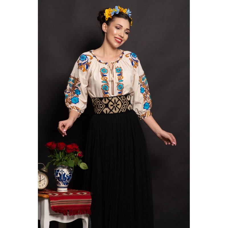 Ie traditionala bej Ozana cu flori albastre brodate