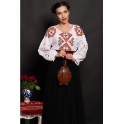 Ie traditionala Pamela cu simbolul rombului si maneci din broderie englezeasca