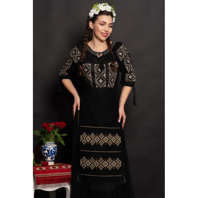 Ie traditionala neagra Nadia cu simbolul crucii brodat