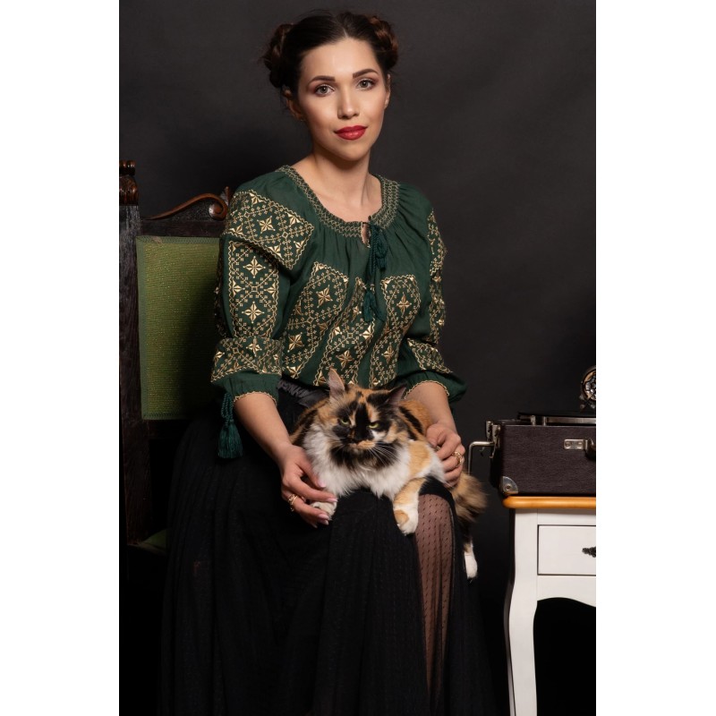 Ie traditionala verde Nadia cu simbolul crucii brodat