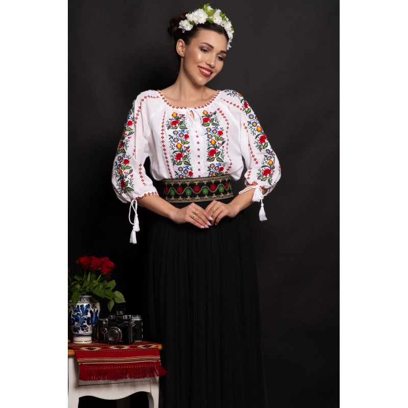 Ie traditionala brodata Lucia cu flori multicolore