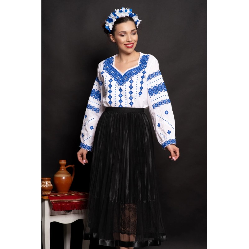 Ie traditionala Lacramioara alba cu broderie albastra cu motivul rombului