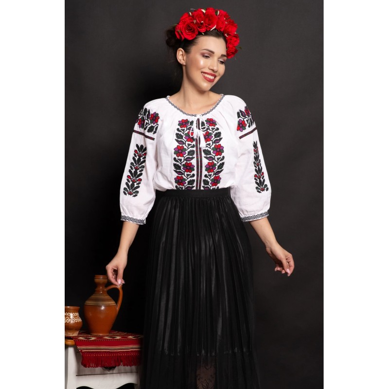 Ie dama traditionala Marina cu flori brodate