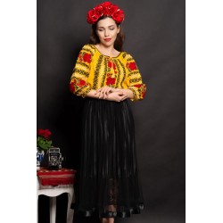 Ie dama galbena Marieta cu trandafiri brodati