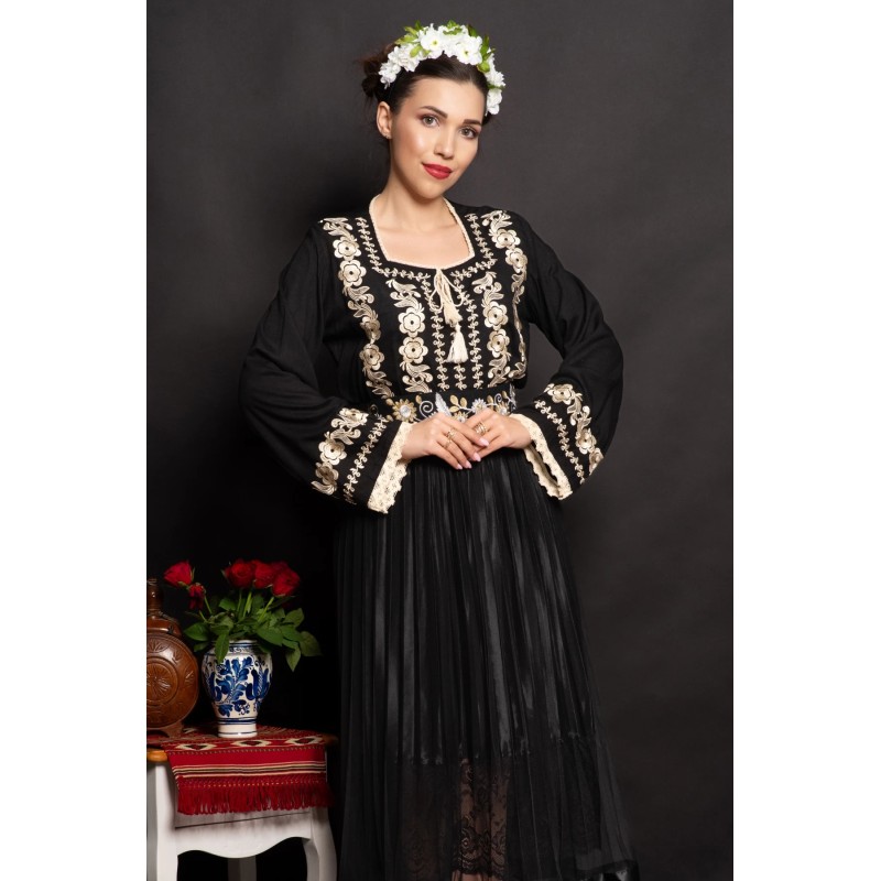Ie dama neagra traditionala Marcela cu flori bej brodate