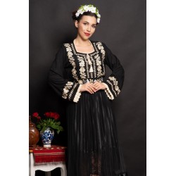 Ie dama neagra traditionala Marcela cu flori bej brodate