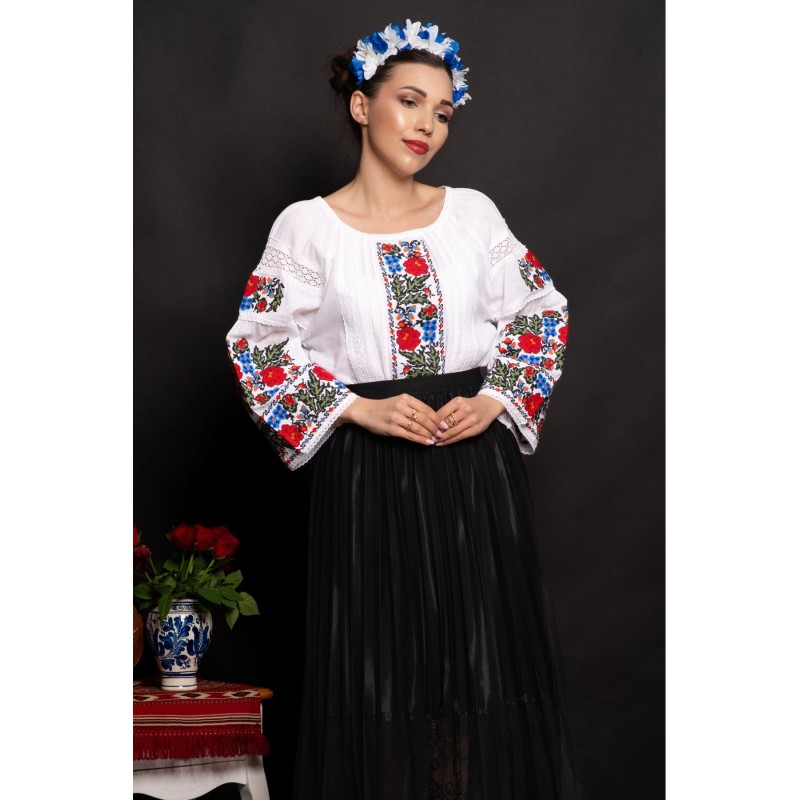Ie traditionala dama cu broderie florala si benzi din dantela de bumbac