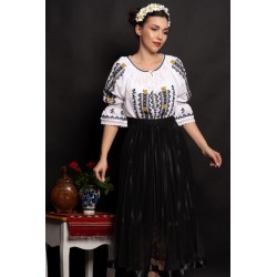 Ie traditionala alba Magdalena cu simbolul crucii brodat