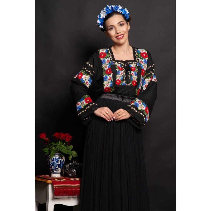 Ie dama neagra Luminita cu flori de mac brodate