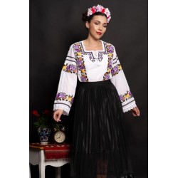 Ie traditionala Bucovineana cu anemone brodate