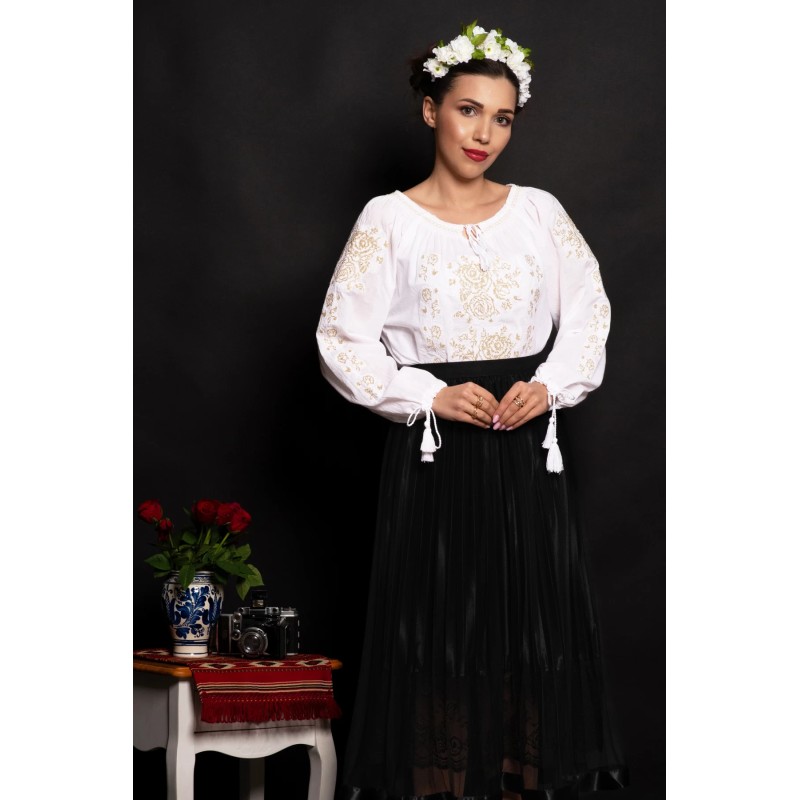 Ie dama traditionala Iunia cu broderie aurie