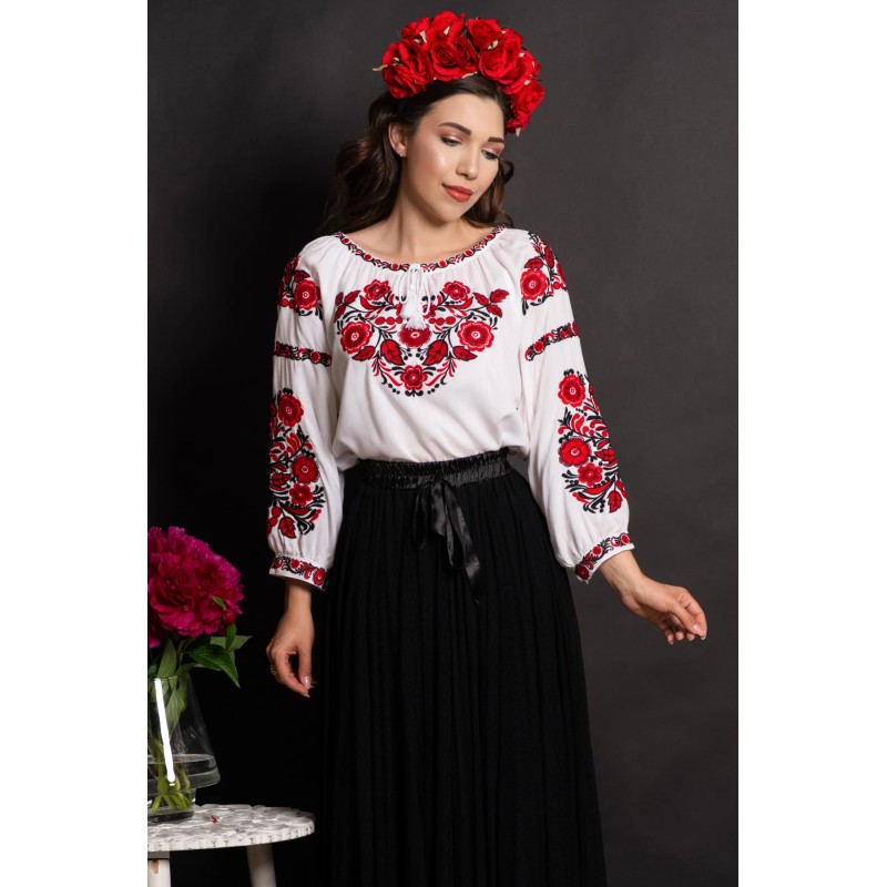 Ie dama alba din vascoza Maricela cu broderie rosie florala