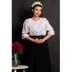 Ie traditionala alba Luisa cu motive argintii si paiete discrete