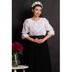 Ie traditionala alba Luisa cu motive argintii si paiete discrete