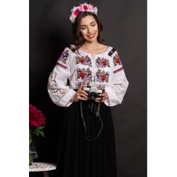 Ie traditionala Sidonia cu maneci perforate si broderie florala