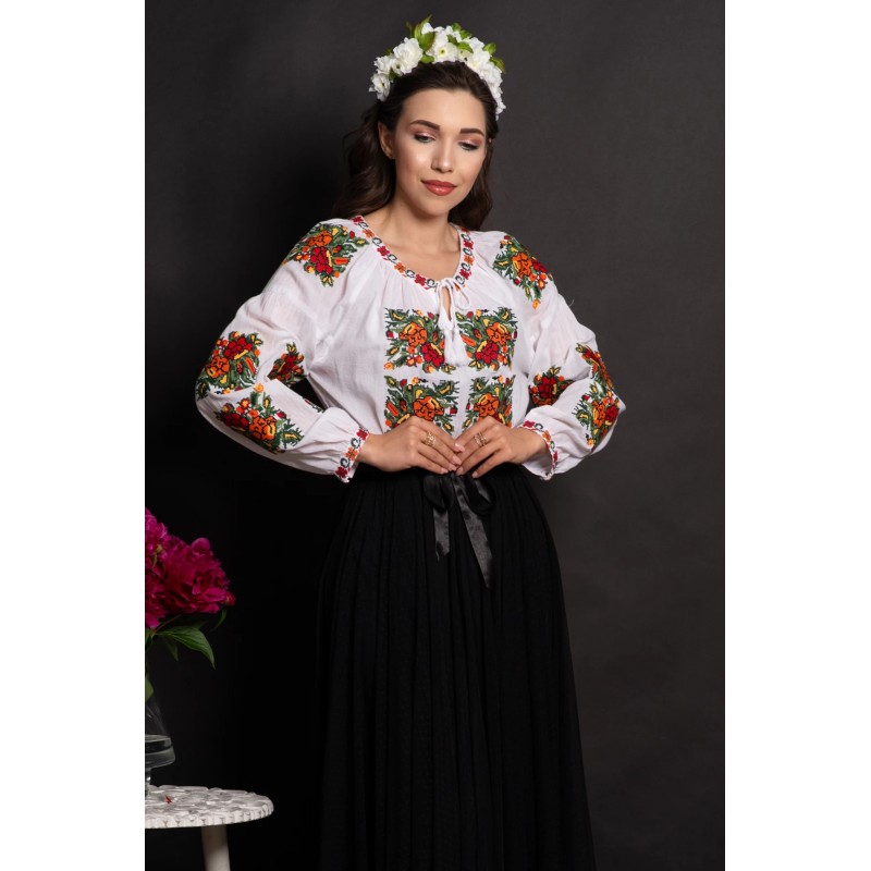 Ie dama alba din bumbac Luciana cu flori brodate