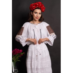 Ie dama alba din vascoza Dora cu simbolul rombului