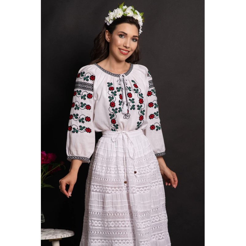 Ie dama traditionala din bumbac Clemente cu flori brodate