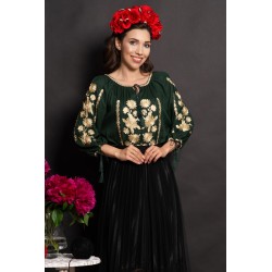 Ie traditionala verde din vascoza Salome cu flori aurii brodate