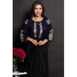 Ie traditionala bleumarin din vascoza Lena cu flori brodate