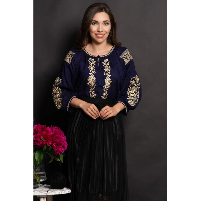 Ie traditionala bleumarin din vascoza Lena cu flori brodate