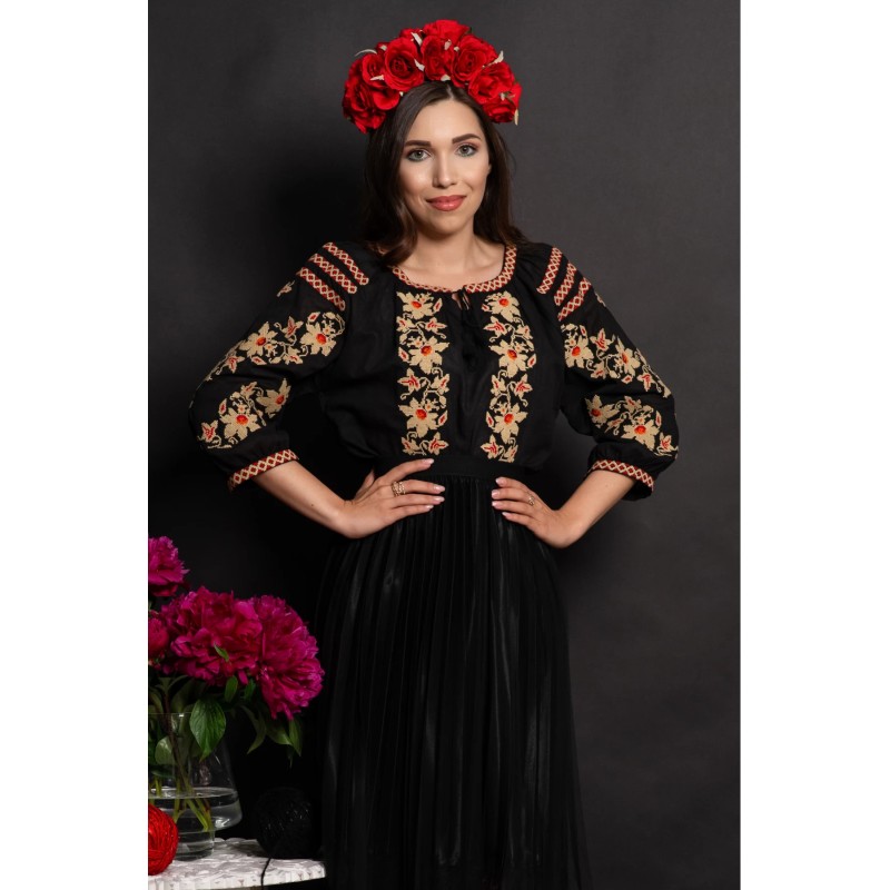 Ie dama traditionala neagra Roana din bumbac cu narcise brodate