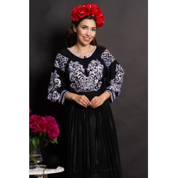 Ie dama neagra traditionala din vascoza Marisol cu lalele brodate