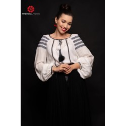 Ie alba din bumbac cu benzi brodate cu motive traditionale