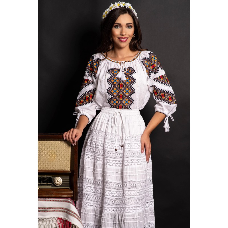 Ie alba cu broderie multicolora Ilinca cu motivul rombului