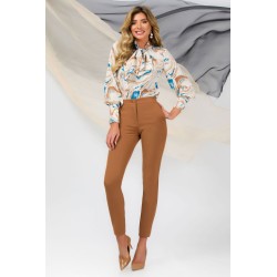 Pantaloni office Pretty Girl camel cu taietura decorativa la buzunar
