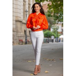 Pantaloni albi conici cu talie inalta