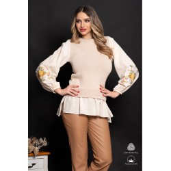 Pulover dama din bumbac crem cu maneci brodate cu bujori galbeni si insertie tip camasa