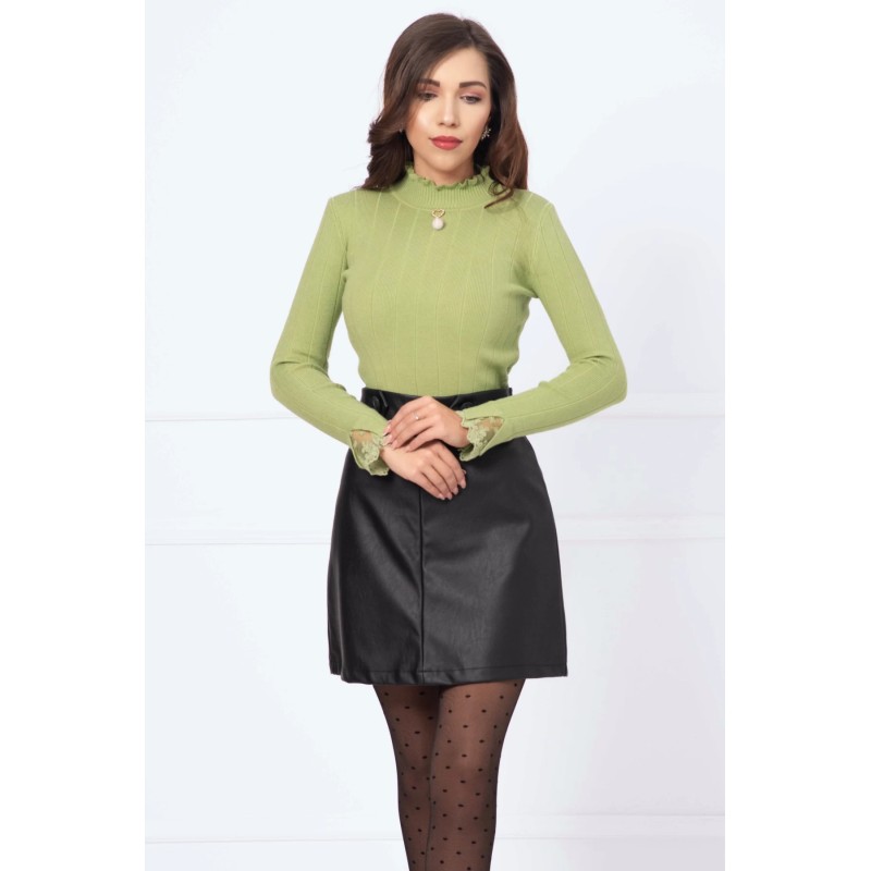 Pulover dama din tricot salvie cu volan din dantela si brosa cu inima