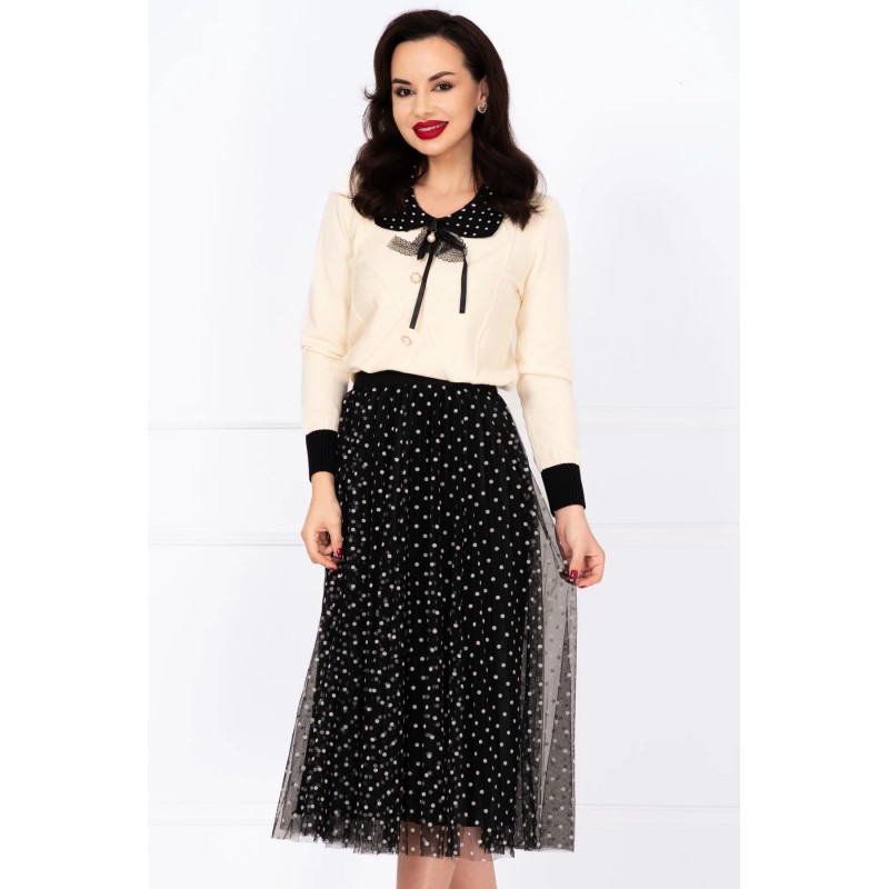 Pulover din tricot ecru Petra cu guler cu buline si brosa detasabila