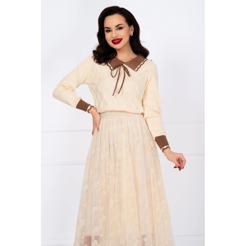Pulover dama ecru din tricot fin June cu guler in contrast