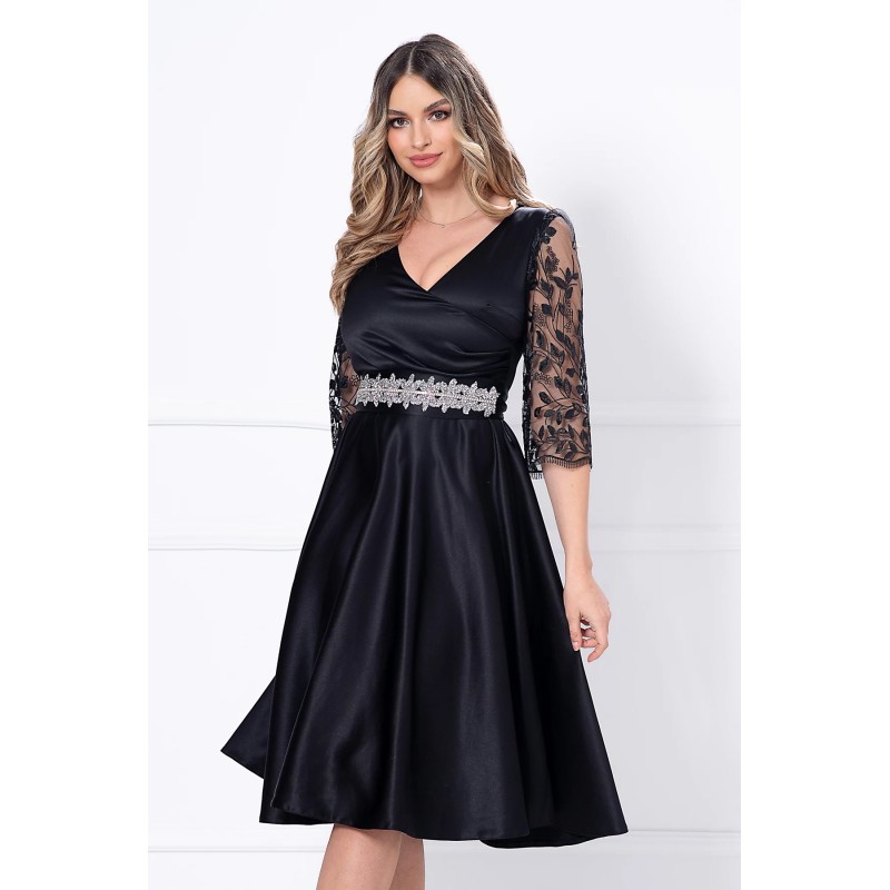 Rochie eleganta midi in clos neagra cu maneci din tulle brodat