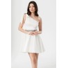 Rochie de ocazie scurta in clos alba cu funda pe umar