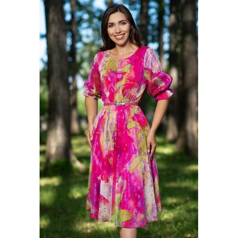 Rochie de zi in clos Aisha din voal fucsia cu imprimeu tip pictura